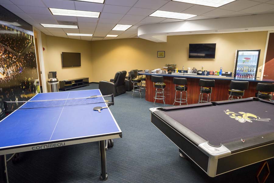 Players’ game room/lounge and fueling station for men’s basketball.