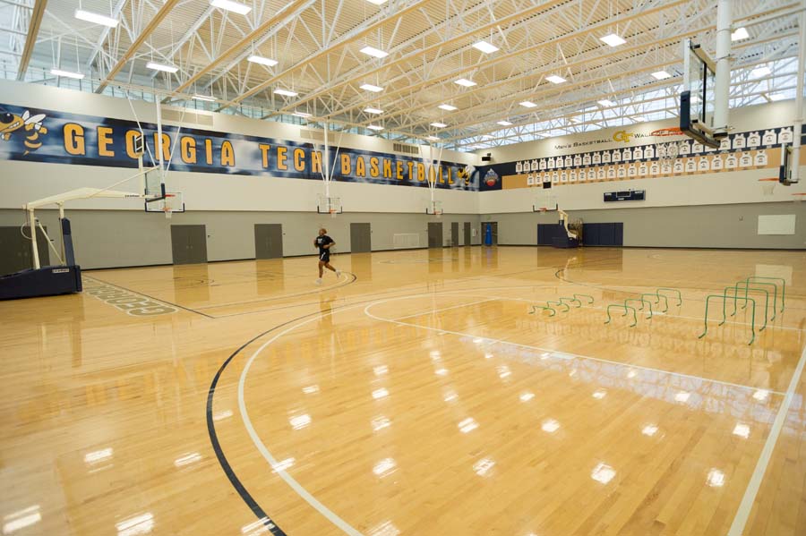Basketball practice court in Zelnak.