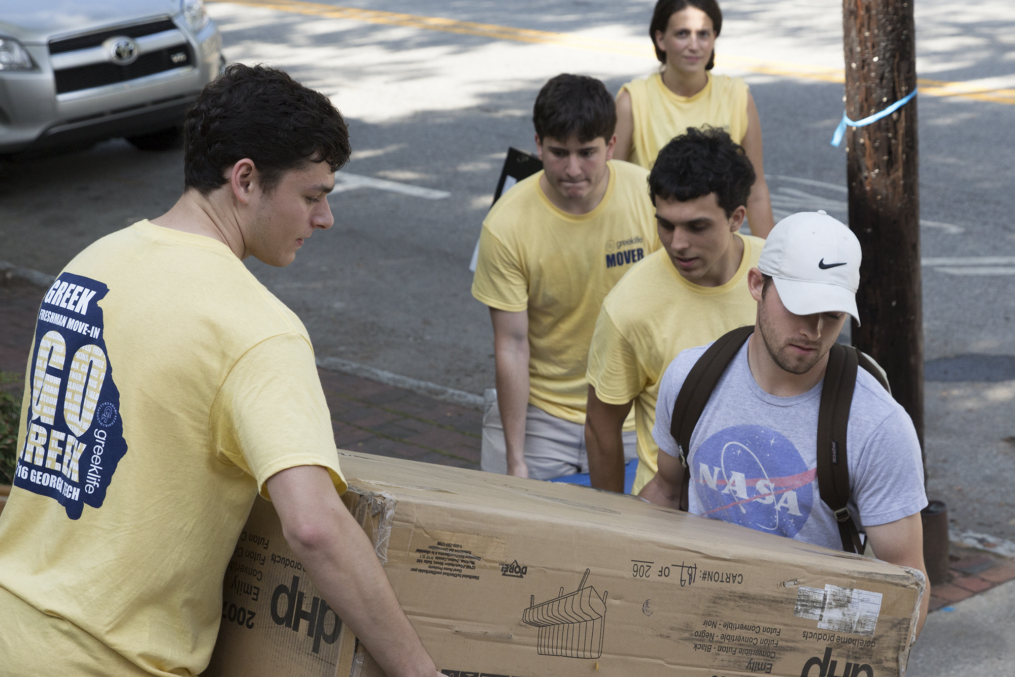 Students help each other move into campus housing