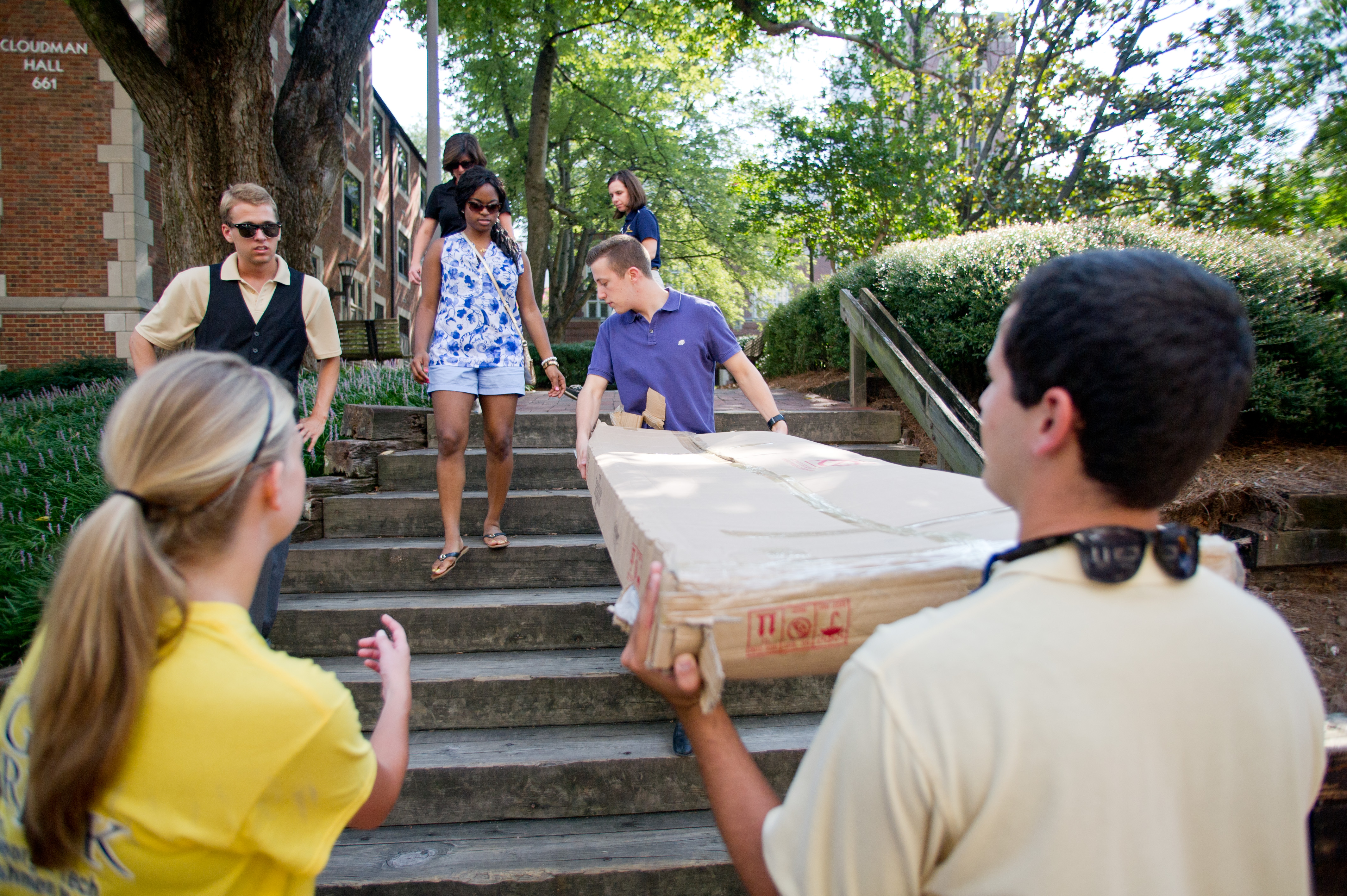 Georgia Tech student leaders help freshmen move into their dorms. 