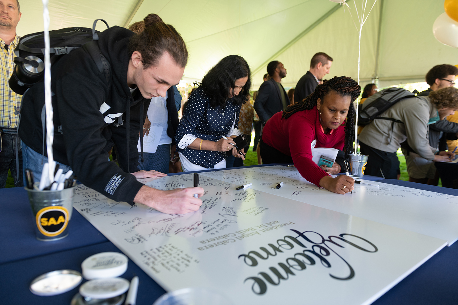 students leave messages for the new president