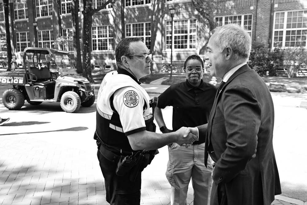President Cabrera meeting members of the GT police force