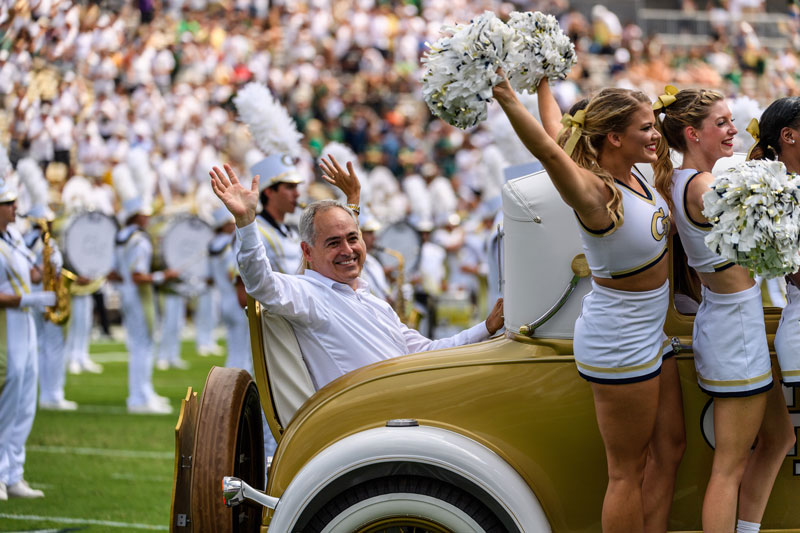 Dr Cabrera riding the wreck