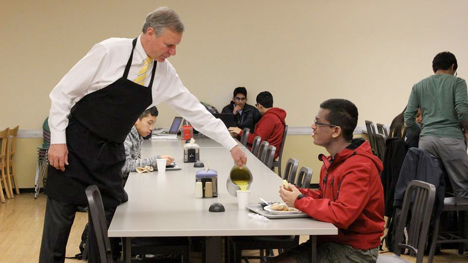 President Peterson helps feed students during finals week