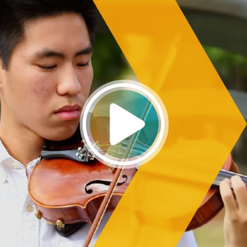 Skylar Lee playing violin