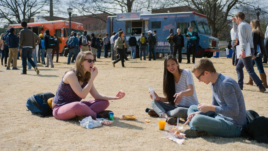 Students and food trucks