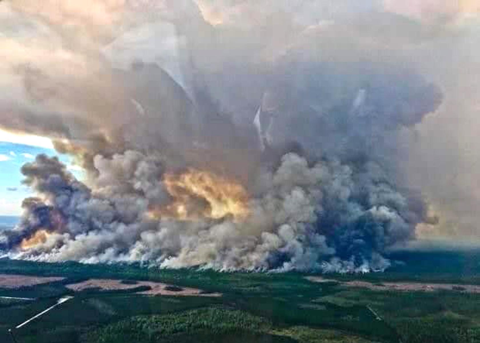 Smoke rises from the wildfire burning across 150,000 acres of the Okefenokee Swamp in Georgia and Florida. (Credit: USFWS)