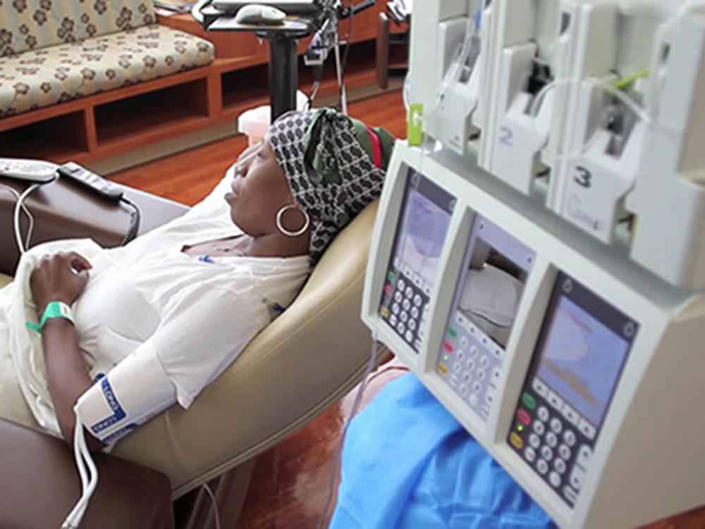 Stock photo illustrating the administering of chemotherapy. Credit: National Cancer Institute Stock photo illustrating the administering of chemotherapy. Credit: National Cancer Institute