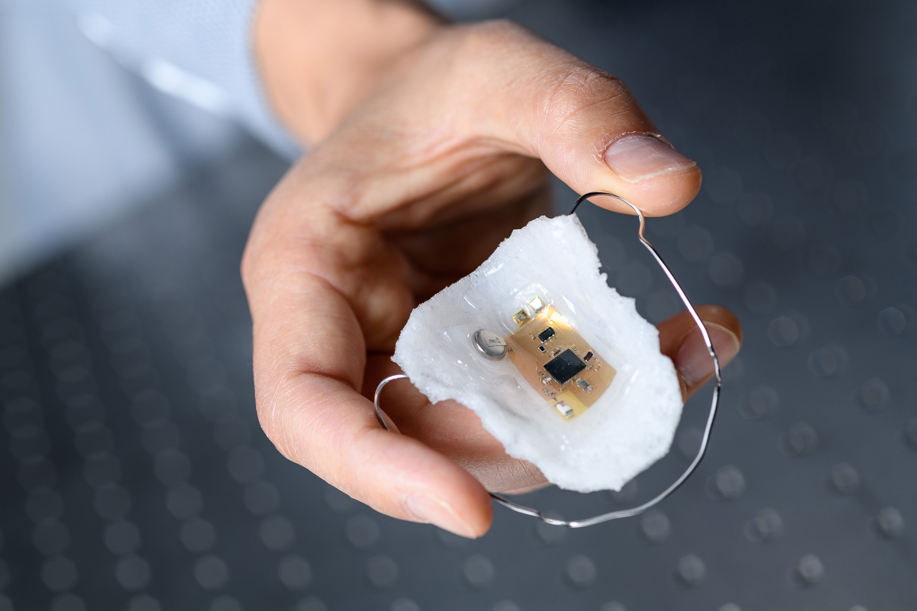 The intraoral electronics with a sodium sensor is based on a breathable elastomeric membrane that resembles a dental retainer. The ultrathin device is flexible and stretchable, and can wirelessly transmit data up to 10 meters. (Credit: Rob Felt, Georgia Tech). The intraoral electronics with a sodium sensor is based on a breathable elastomeric membrane that resembles a dental retainer. The ultrathin device is flexible and stretchable, and can wirelessly transmit data up to 10 meters. (Credit: Rob Felt, Georgia Tech).
